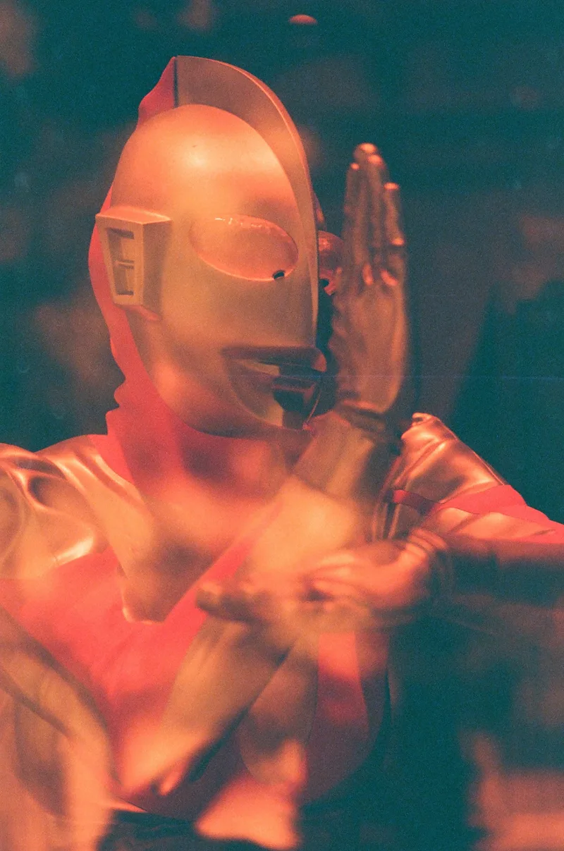 (anti)hero shot on Lomography Redscale XR 50-200 with a Canon F-1n, developed at Bobo Film Lab Chongqing, by BadMonkey