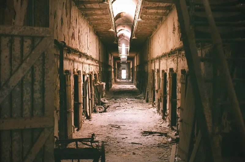 Eastern State Penitentiary shot on Kodak UltraMax 400 with a Olympus OM-2N, developed at Indie Photo, by alexonkow