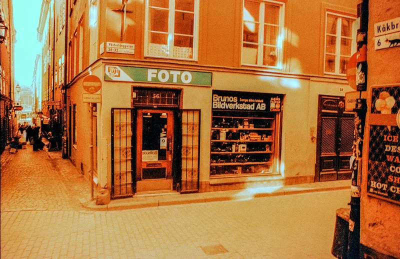 Foto Stockholm shot on Harman Red 125 with a Canon EOS 33, developed at Home / Self-Developed, by MARCO PHOTOS
