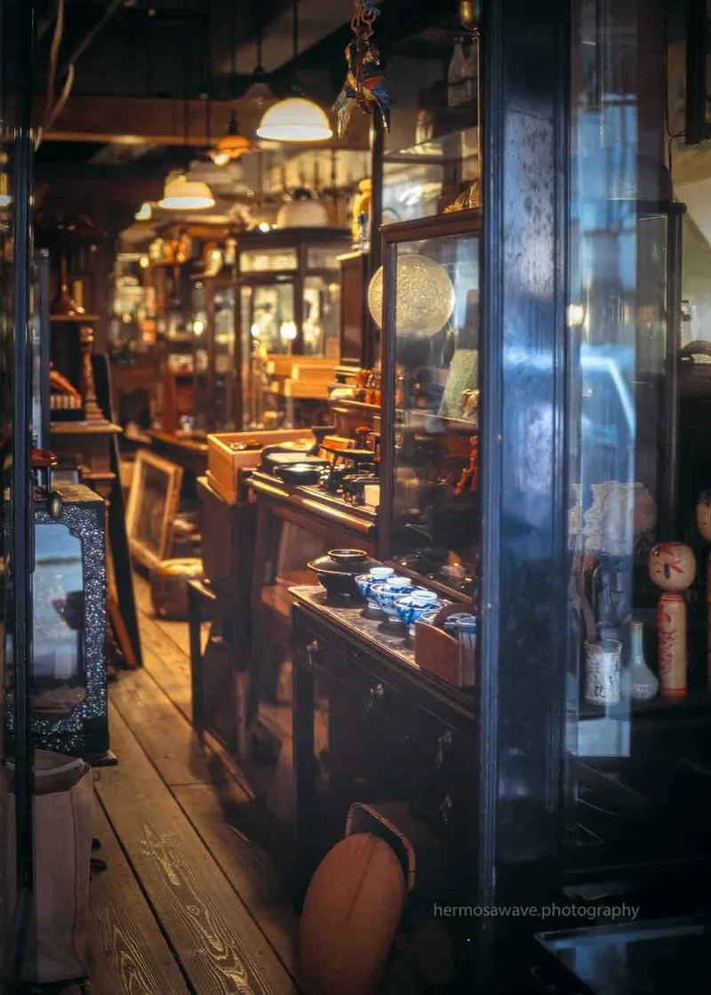 Antique Shop shot on Kodak Ektachrome E100 with a Nikon FE, developed at AMS 写真館, by Daniel Sofer