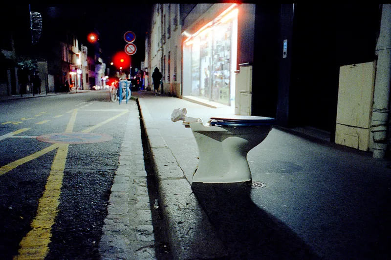 You can shot on Cinestill 800T with a Canon EOS 33, by MARCO PHOTOS