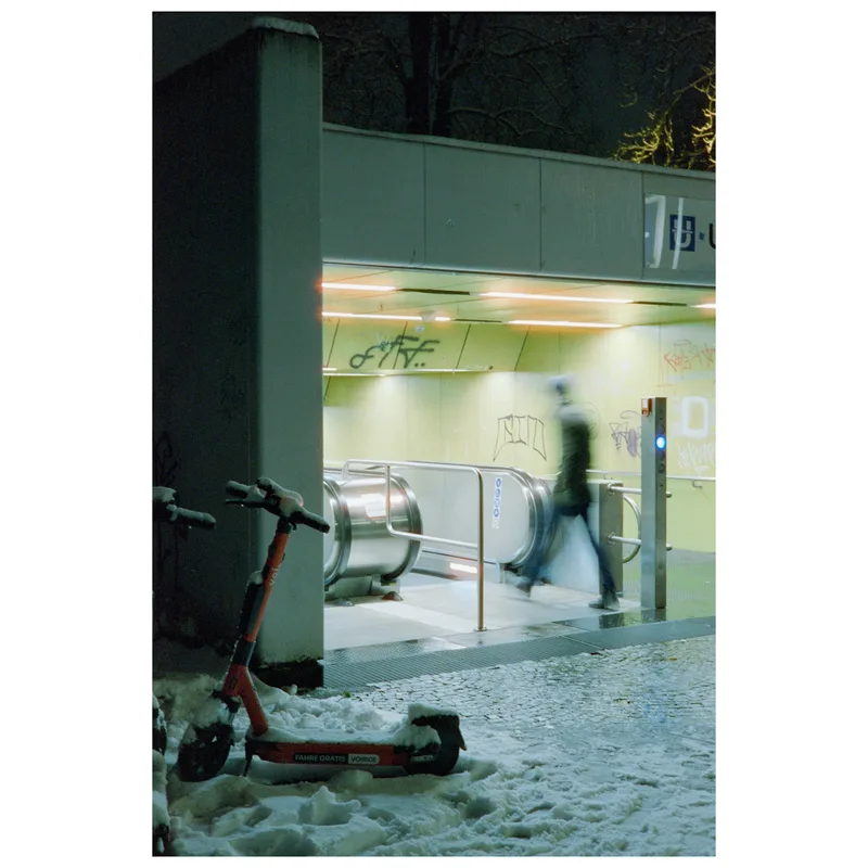 2 fast 2 capture shot on Cinestill 800T with a Leica M2, developed at Foto Brell, by Merlin