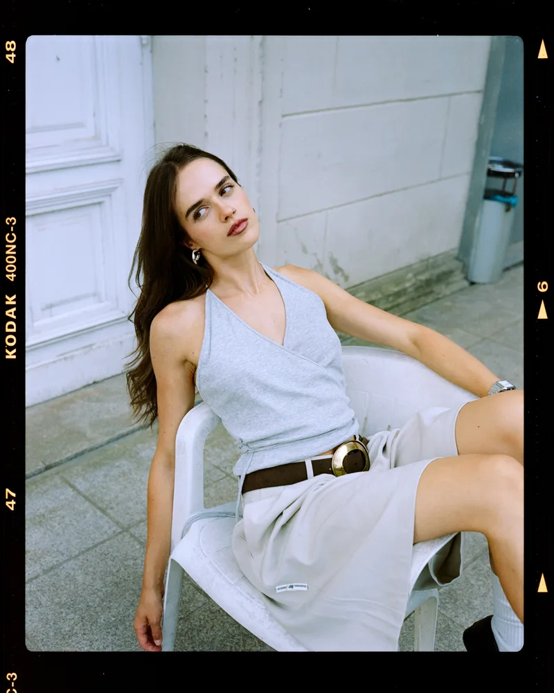 Jana shot on Kodak Portra 400NC with a Plaubel Makina 67, developed at viertel vor 8, by kayserlich