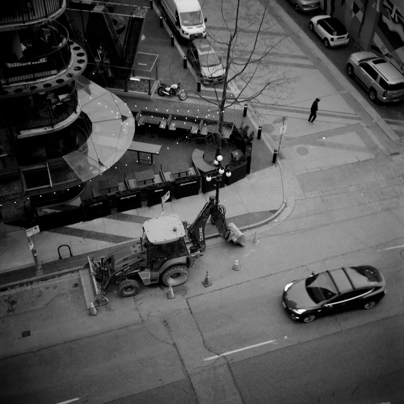 City Buzz shot on Ilford HP5 Plus 400 with a Seagull 4B-1, developed at The Lab Vancouver, by Kryptexz