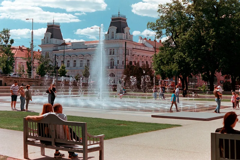 Film photo shot on Kodak Aerocolor 125 with a Olmypus OM30, developed at Budachrome, by Konappy
