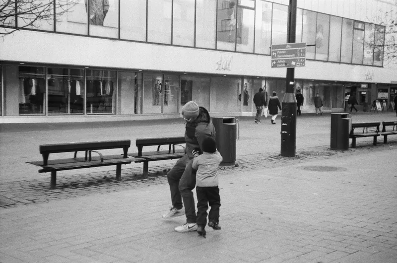 Film photo shot on Ilford Kentmere Pan 100 with a Halina Paulette II, by Leevi