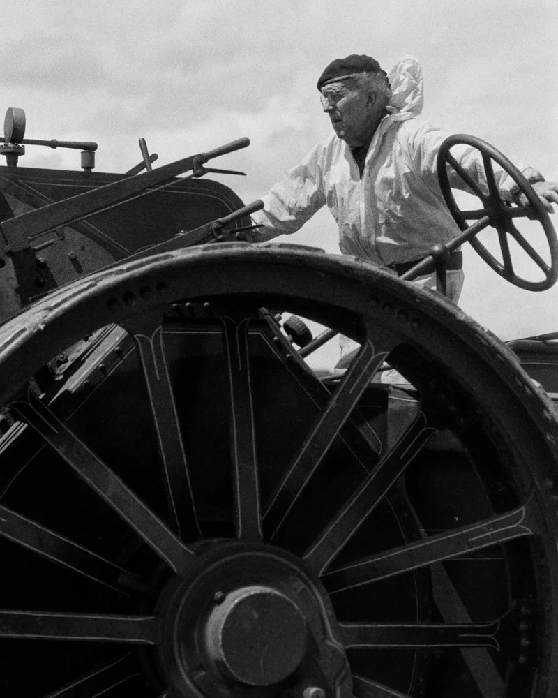 Taming The Beast: The Closeup shot on Kodak Plus-X with a Nikon F90X, developed at Home / Self-Developed, by ant