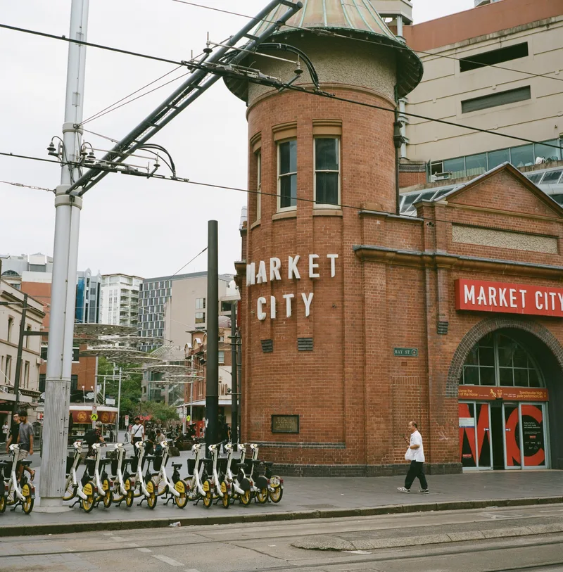 /// Street shot on Kodak Portra 400 with a Mamiya 6, developed at Irohas Photo Sydney, by Neal