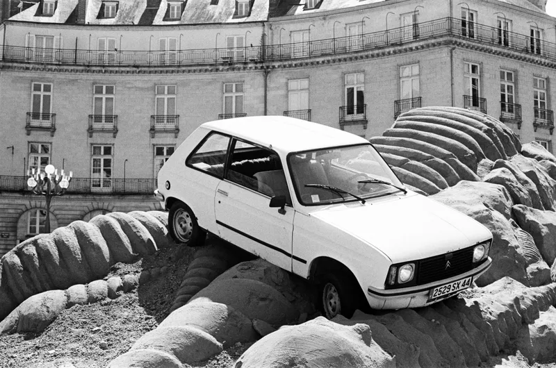 Voyage (avorté) à Nantes shot on Kodak Tri-X 400 with a Rolleiflex SL35M, developed at L'Atelier Argentique, by alvahgoldbook