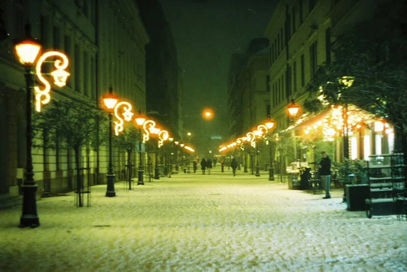 Winter Moment shot on Cinestill 800T with a Zenit ET, developed at F8 Camera Shop, by Dávid